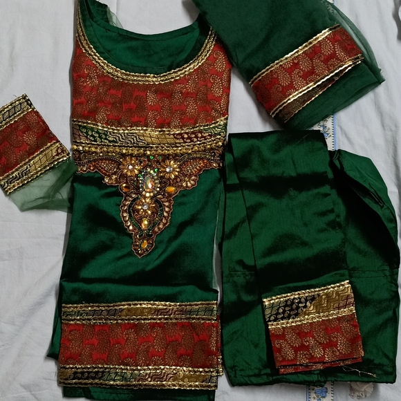 Bottle Green Suit with Churidar and Dupatta - Picture 9 of 11